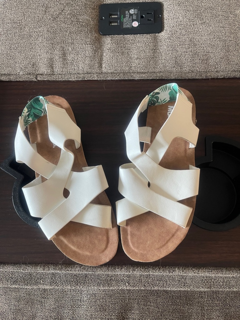 MUKLUKS White Strappy Comfort Sandals